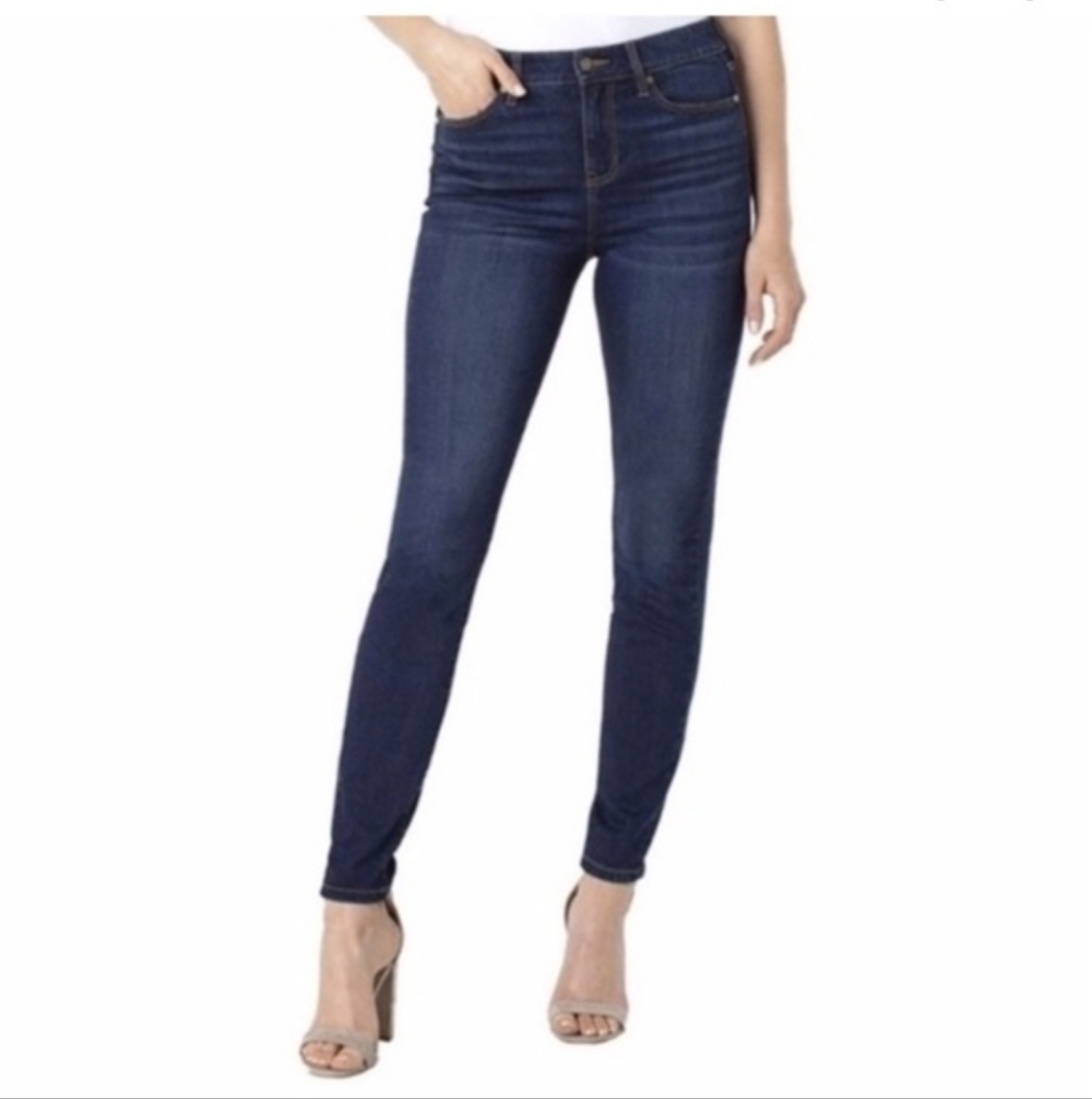 🛍CAbi medium wash 5 pocket blue jeans size 8